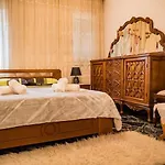 Apartment Traditional Antique Deco House *