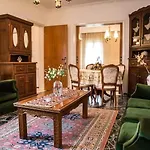Traditional Antique Deco House Apartment