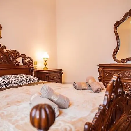 Traditional Antique Deco House