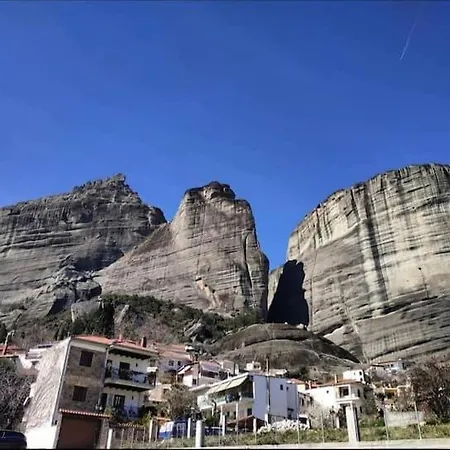 Daire Traditional Antique Deco House