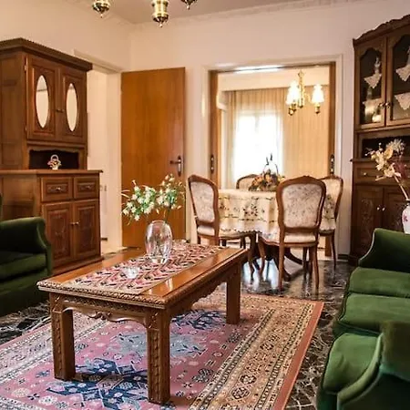 Traditional Antique Deco House Lejlighed