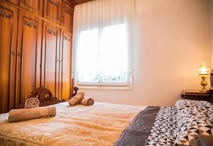 Traditional Antique Deco House *