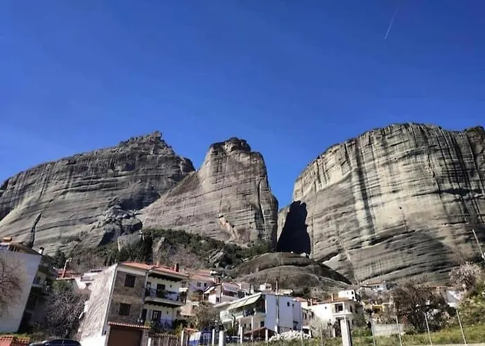 Daire Traditional Antique Deco House