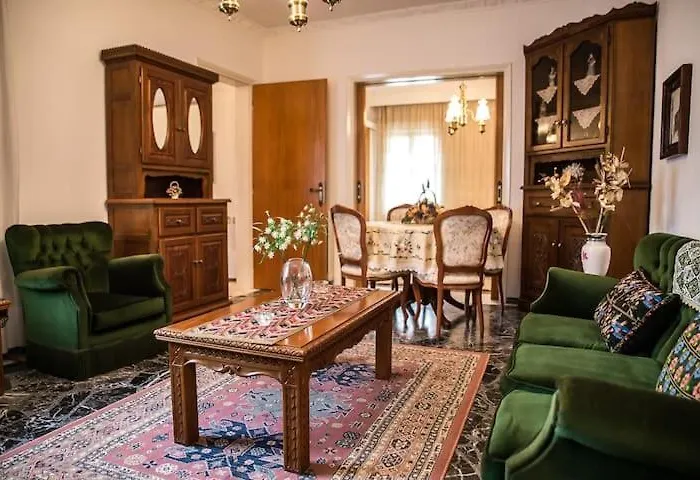 Traditional Antique Deco House Daire